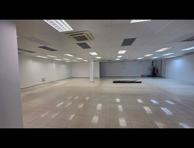 351M² RETAIL TO LET IN FAIRVIEW